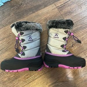 Girls snow boots size 2